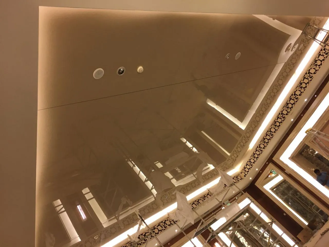 Lacquer / Mirror stretch ceiling finish