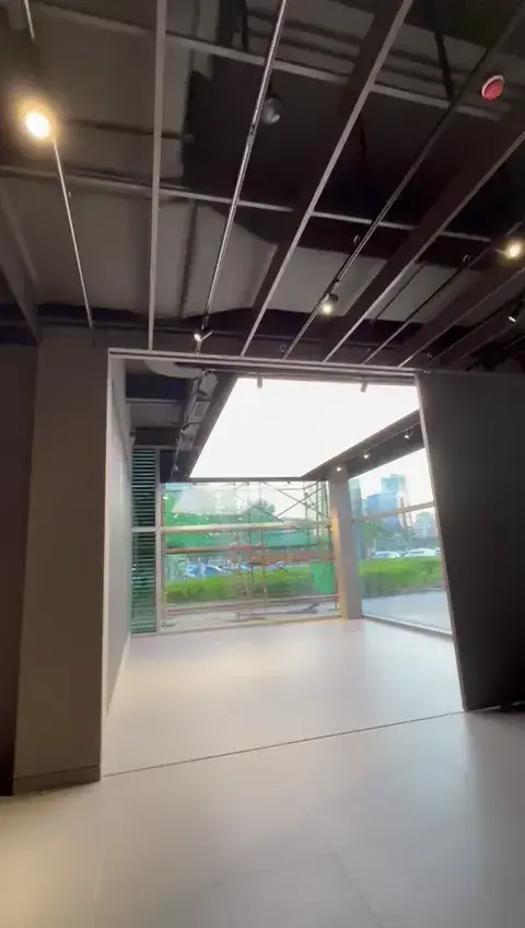 Maserati Showroom — video 2